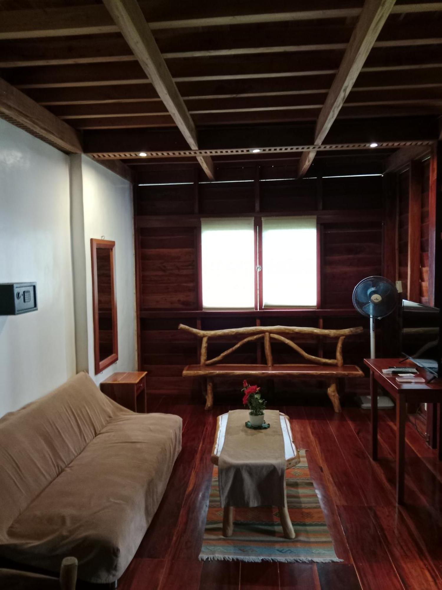 Pahiluna Guesthouse بنغلاو المظهر الخارجي الصورة