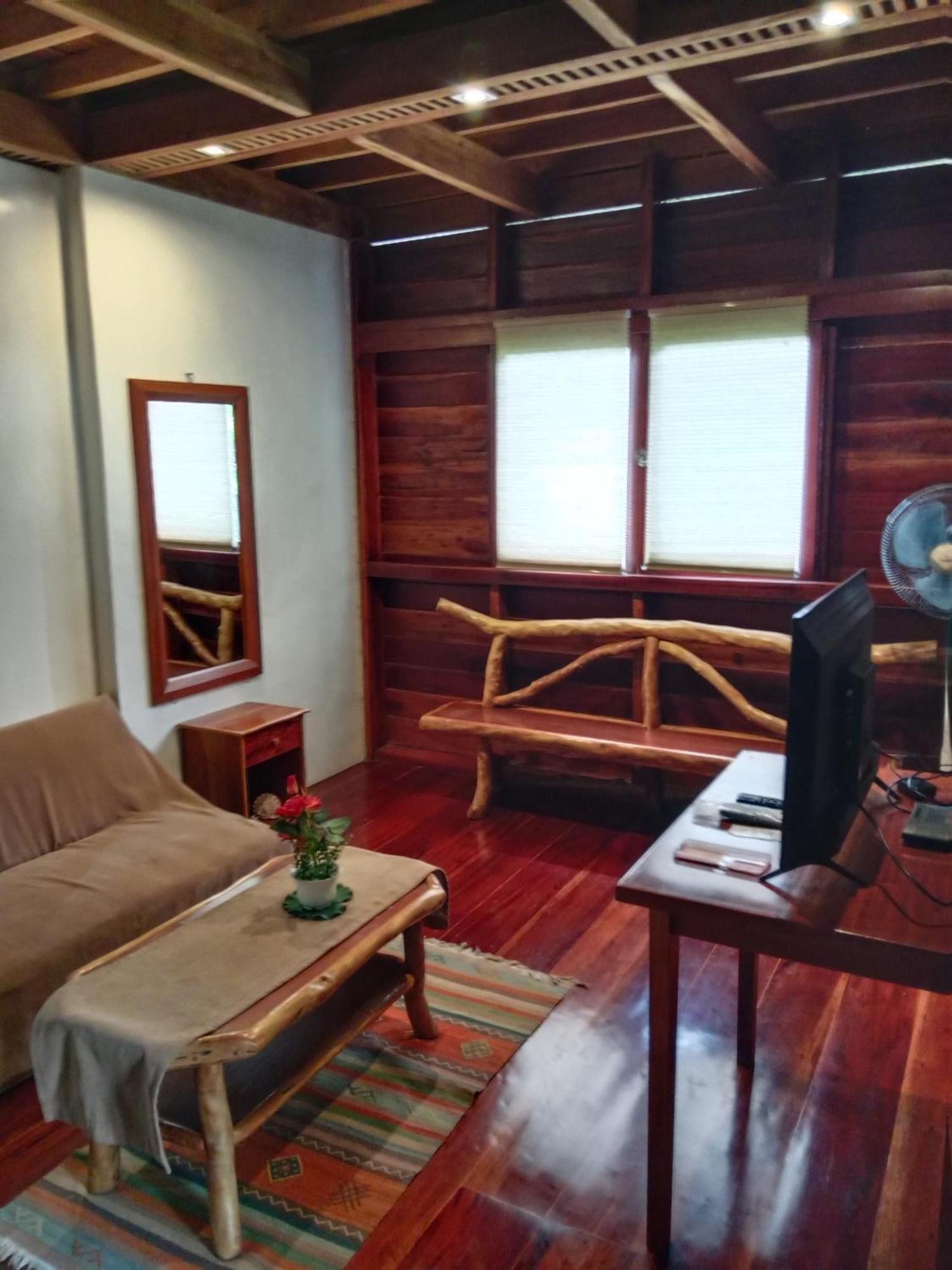 Pahiluna Guesthouse بنغلاو المظهر الخارجي الصورة
